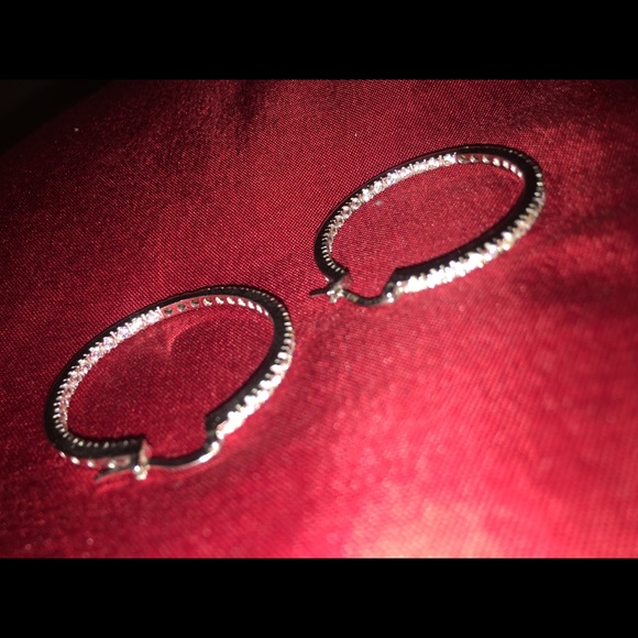 Sterling silver medium hoop earrings - Picture 2 of 3